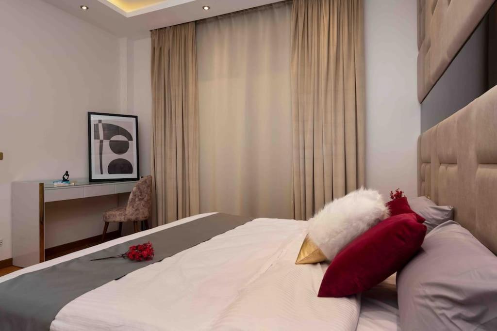 4 Master Bedrooms With Private Swimming Pool * Cairo